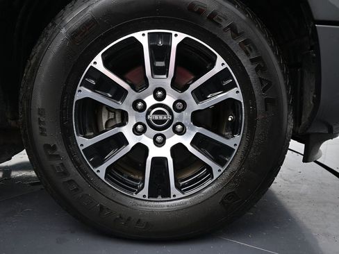 Used 2024 Nissan Titan SV w/ SV Convenience Package image 6