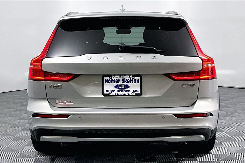 Used 2025 Volvo V60 B5 Cross Country Plus AWD/4WD image 4