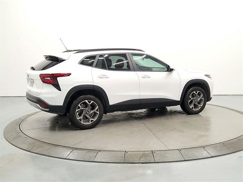 Used 2024 Chevrolet Trax LT w/ Driver Confidence Package image 7