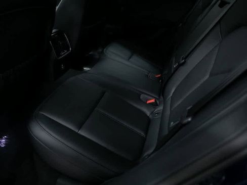 Certified 2025 Porsche Macan image 33