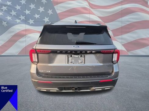 Certified 2025 Ford Explorer Active w/ Active Comfort Package RWD image 4