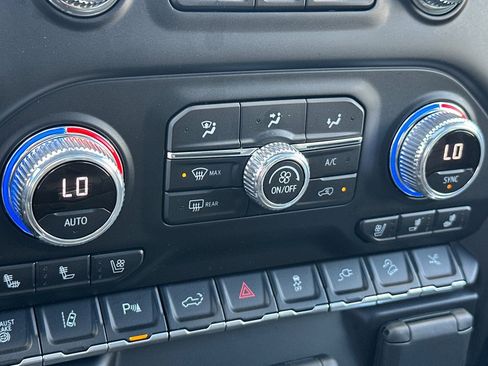 Used 2022 GMC Sierra 3500 Denali w/ Denali Ultimate Package image 20