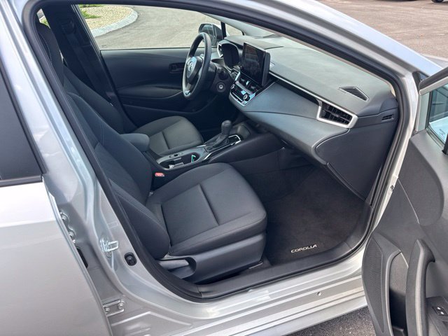 Used 2025 Toyota Corolla LE FWD image 11