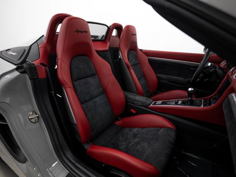 Certified 2016 Porsche Boxster Spyder RWD image 17