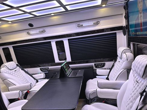 Used 2024 Mercedes-Benz Sprinter 3500 image 36