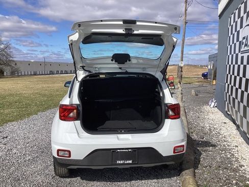 Used 2022 Hyundai Venue SEL w/ Cargo Package image 7