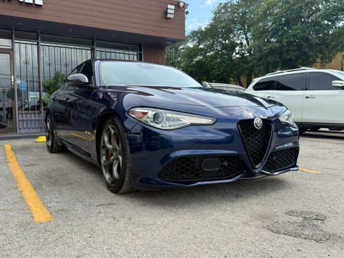 Used 2017 Alfa Romeo Giulia Ti w/ TI 19" Sport Package RWD image 2