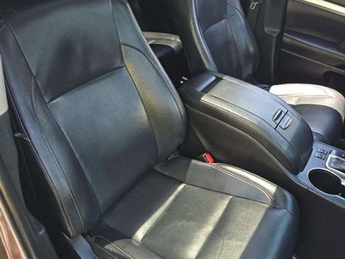 Used 2019 Toyota Highlander XLE AWD/4WD image 16