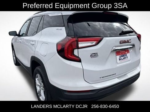 Used 2022 GMC Terrain SLE w/ Driver Convenience Package image 4