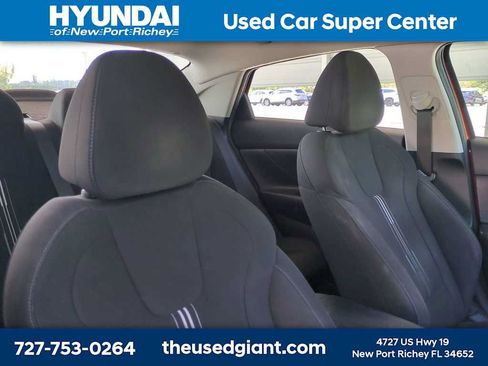 Used 2022 Hyundai Elantra SEL FWD image 6