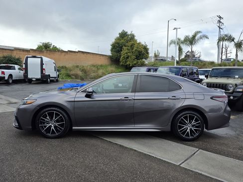 Used 2024 Toyota Camry SE image 2