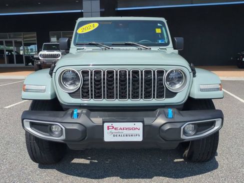 Used 2024 Jeep Wrangler Unlimited Sahara w/ Technology Group AWD/4WD image 9