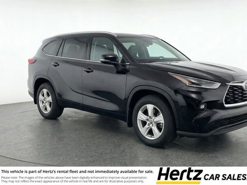 Used 2025 Toyota Highlander LE image 1