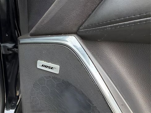 Used 2018 Cadillac Escalade Platinum image 40