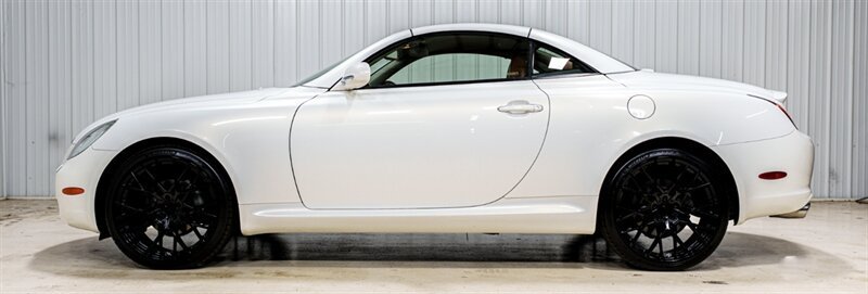 Used 2005 Lexus SC 430 Convertible RWD image 2
