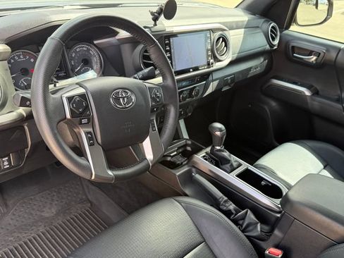 Used 2022 Toyota Tacoma Limited w/ Nightshade Package AWD/4WD image 9
