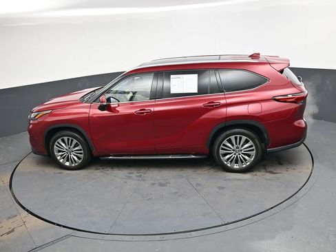 Used 2023 Toyota Highlander Platinum image 34