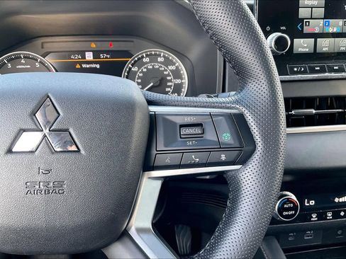 Used 2022 Mitsubishi Outlander SE image 22