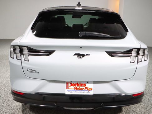 Used 2022 Ford Mustang Mach-E Premium image 8