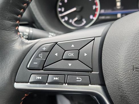 Used 2025 Nissan Sentra SR w/ SR Premium Package image 32