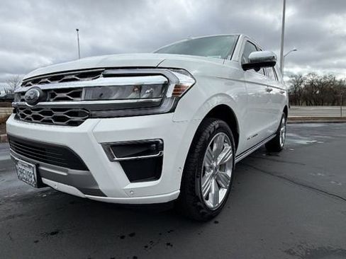 Used 2024 Ford Expedition Platinum image 9