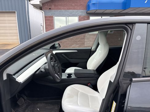 Used 2024 Tesla Model Y Long Range image 9