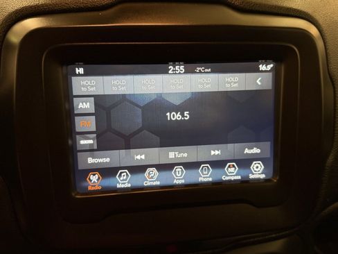 Used 2018 Jeep Renegade Altitude image 13