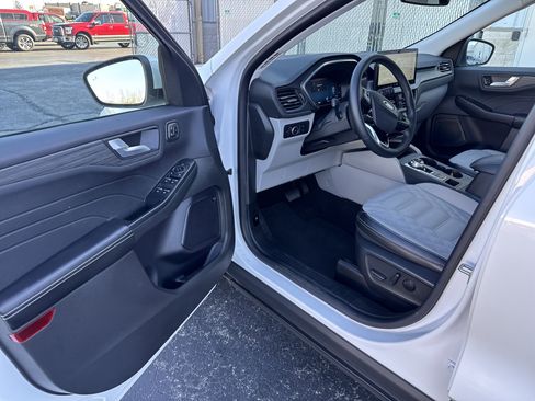 Used 2024 Ford Escape Platinum w/ Premium Technology Package image 18