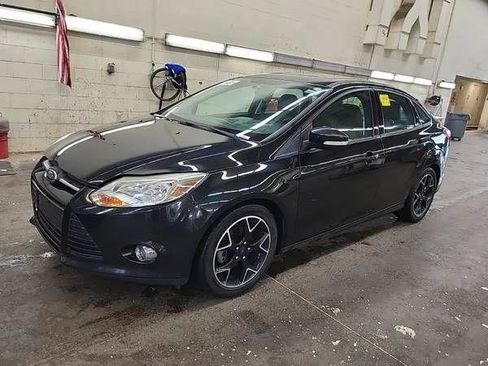 Used 2014 Ford Focus SE w/ Equipment Group 201A FWD image 1