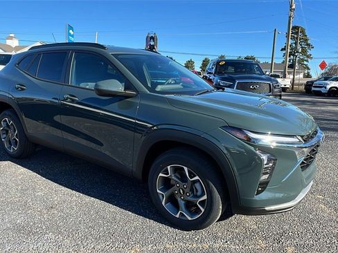 New 2026 Chevrolet Trax LT w/ Driver Confidence Package image 3