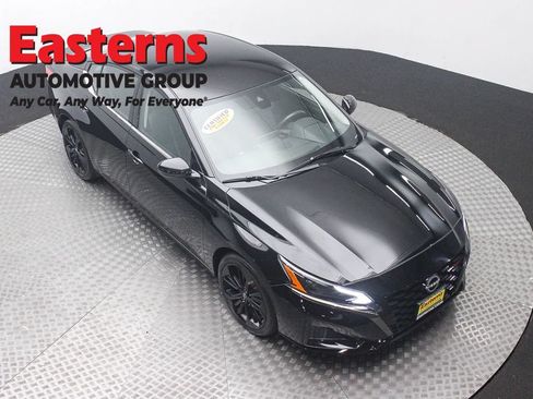 Used 2024 Nissan Altima 2.5 SR FWD image 3