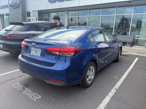 Used 2017 Kia Forte LX image 4