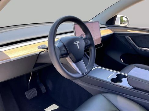 Used 2023 Tesla Model Y Long Range AWD/4WD image 15