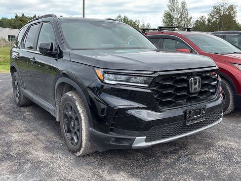 Used 2025 Honda Pilot TrailSport image 2