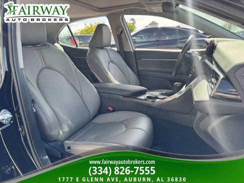 Used 2024 Toyota Camry SE image 12