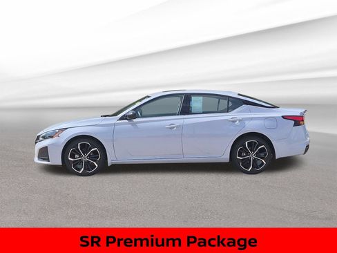 Certified 2023 Nissan Altima 2.5 SR w/ SR Premium Package AWD/4WD image 12