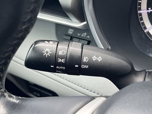 Used 2022 Toyota Highlander XLE AWD/4WD image 31