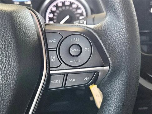 Used 2021 Toyota Camry LE image 9