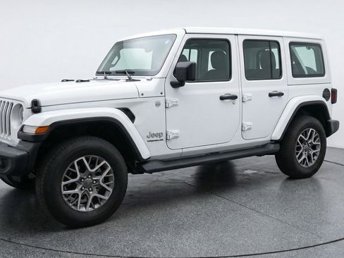 Used 2025 Jeep Wrangler Sahara image 3