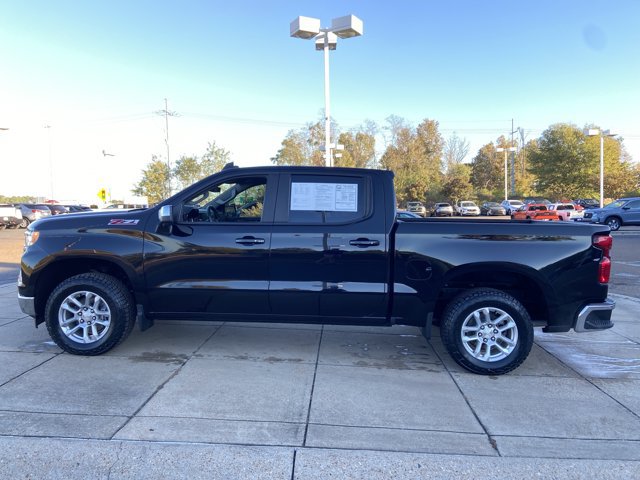 Used 2023 Chevrolet Silverado 1500 LT w/ Z71 Off-Road Package AWD/4WD image 7