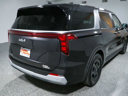 Used 2025 Kia Carnival FWD image 7