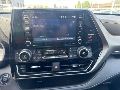 Used 2022 Toyota Highlander XLE FWD image 5