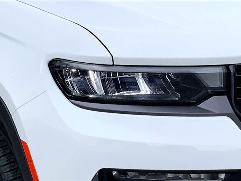 New 2026 Jeep Grand Cherokee Limited RWD image 10