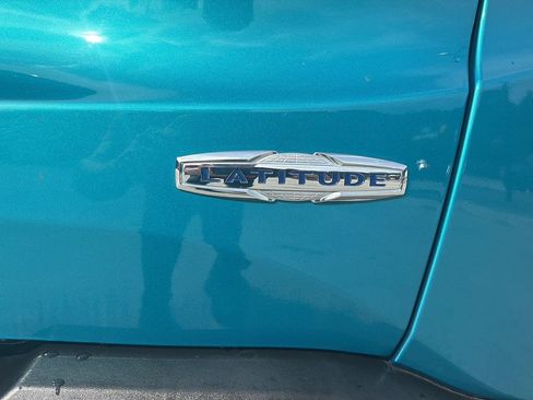 Used 2022 Jeep Renegade Latitude AWD/4WD image 10