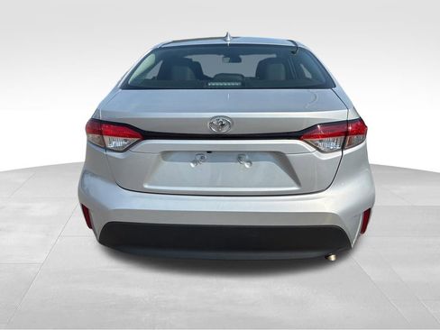 Used 2024 Toyota Corolla LE image 4