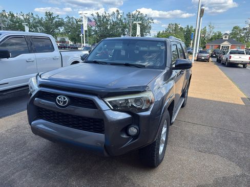 Used 2016 Toyota 4Runner SR5 AWD/4WD image 2