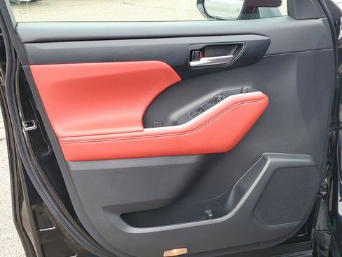 Used 2022 Toyota Highlander XSE image 23