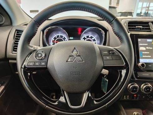 Used 2025 Mitsubishi Outlander Sport LE image 23