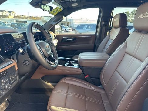 Used 2025 Chevrolet Tahoe High Country image 16