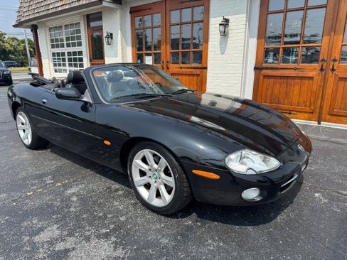 Used 2003 Jaguar XK8 Convertible image 2